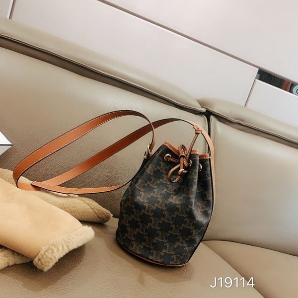 

2020 new genuine leather ladies bag 03v8ka, Black