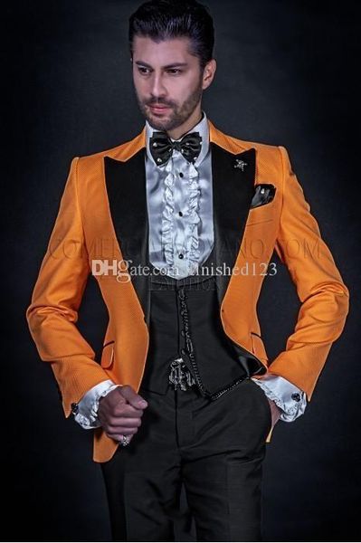 Smoking da sposo di alta qualità con un bottone arancione Smoking da sposo con risvolto a picco Groomsmen da uomo Abiti da ballo formale (giacca + pantaloni + gilet + cravatta) W171