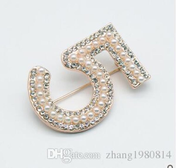 

europe and america luxury designer pins brooches gold plated latter brooches pins for men women for party wedding nice g, Gray