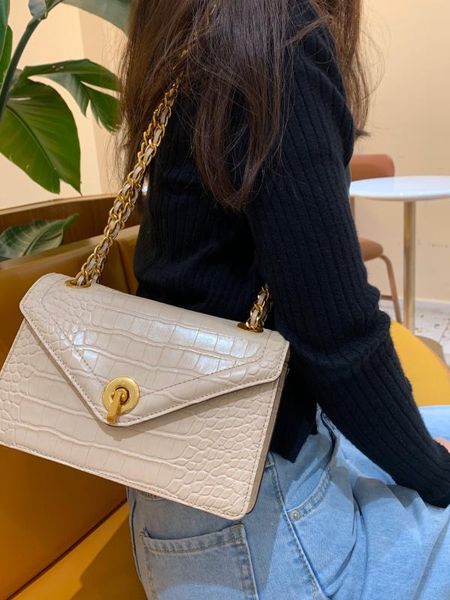 

2020 new female bag crocodile pattern lock chain small square bag shoulder messenger