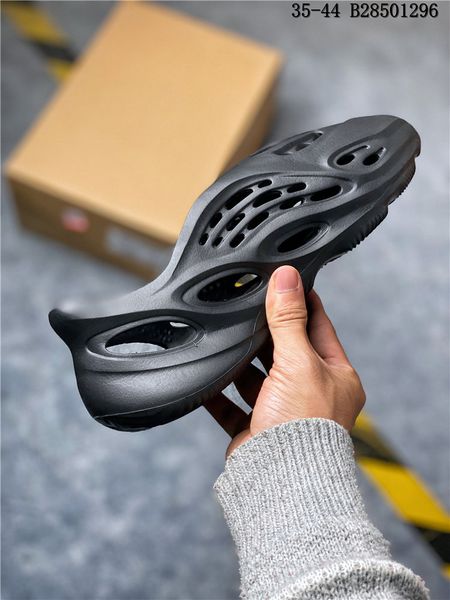 

new kanye west men causal shoes foam runner racer beach sandals shoes trainers women skeleton designer shoe size 36-44, Black