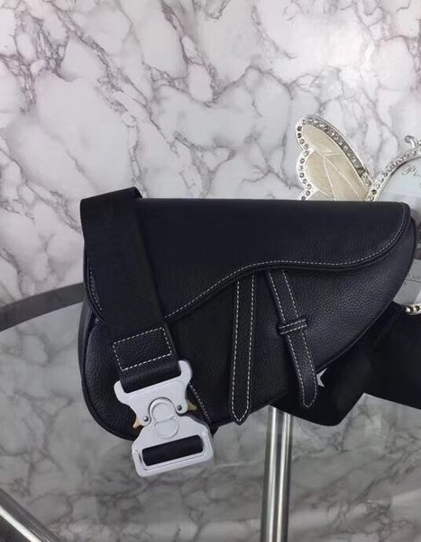 

De igner addle bag genuine leather fa hion brand men che t bag