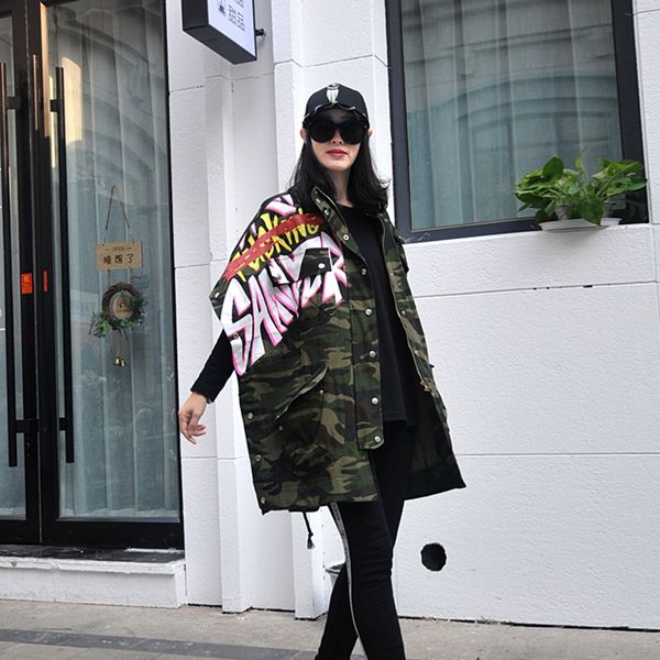 

2019 fashion the new loose shawl camouflage printing letter windbreaker ing, Tan;black