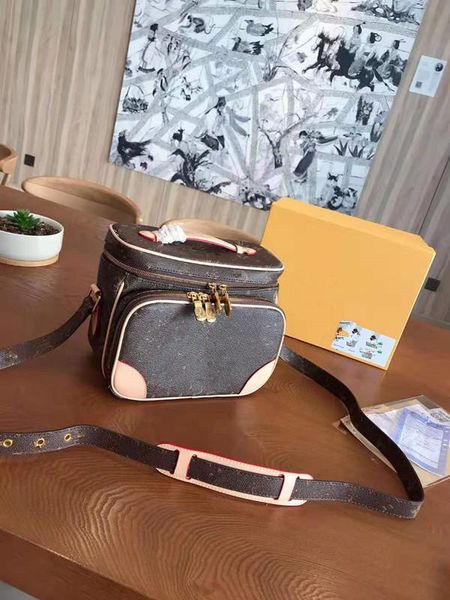 

2020 men and women with presbyopia in paragraph one genuine leather handbag shoulder bags his women's shoulder bag luxury women handbag