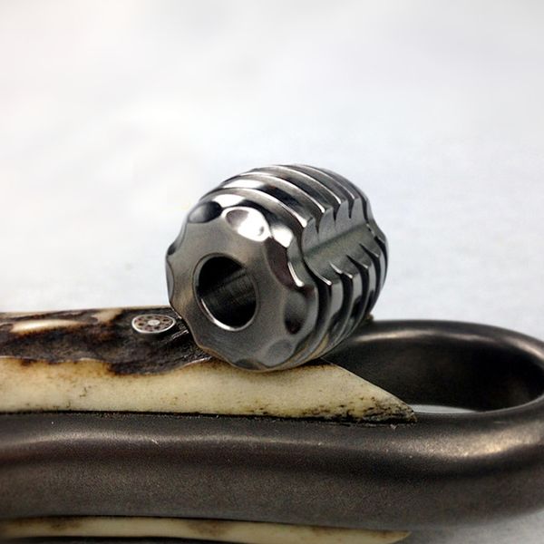 

1pcs titanium alloy small knife beads paracord bead umbrella rope diy edc pendant