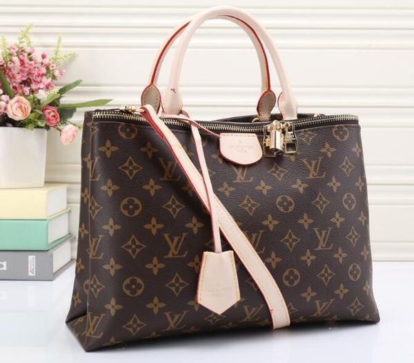 

2020 women classic leather heart style chain women tote pu leather clutch shoulder female purse wallet backpack