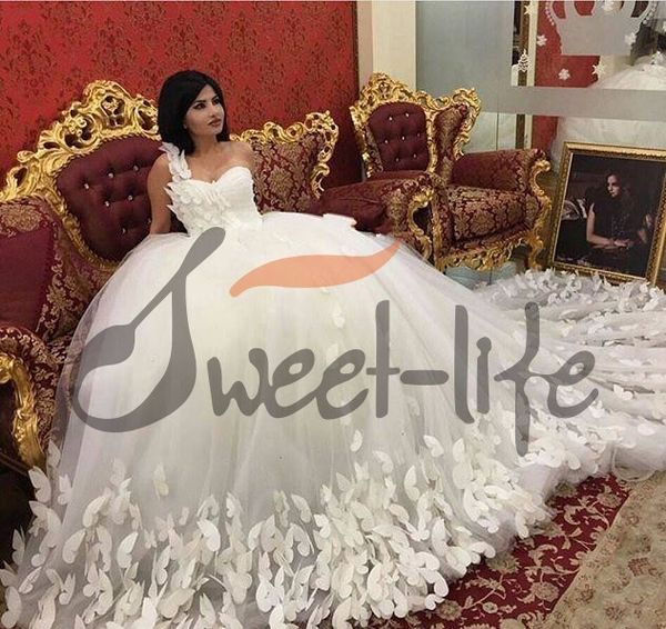 

2020 one shoulder wedding dresses with 3d flowers arabic middle east chic garden plus size bride gown, White