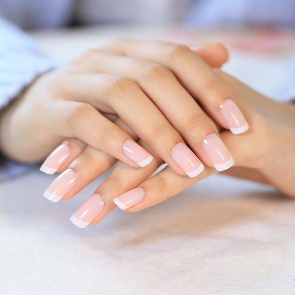 Nail Art False Fashion White French Nails Classical Full Cover Short Oval False Nails Faux Ongle Naturelle French Manucure Gel Nail Extensions Glue On