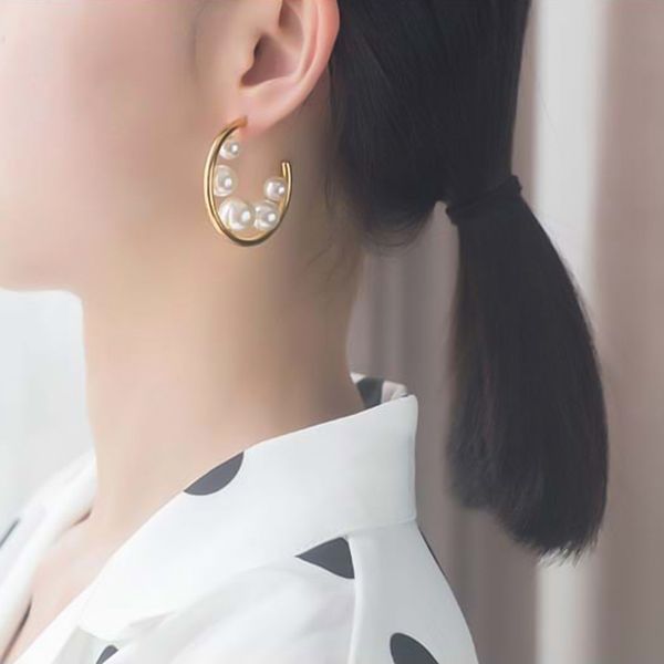 

gold color personality hoop earrings women round imitate pearl statement earrings party wedding jewelry gift, Golden;silver