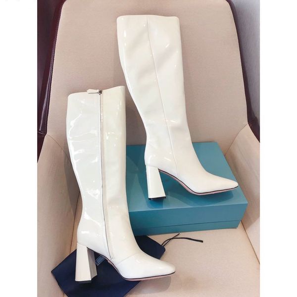

2019 new designer luxury boots australia leather fashion women/men red/white/black genuine leather flat heels flat bottom post
