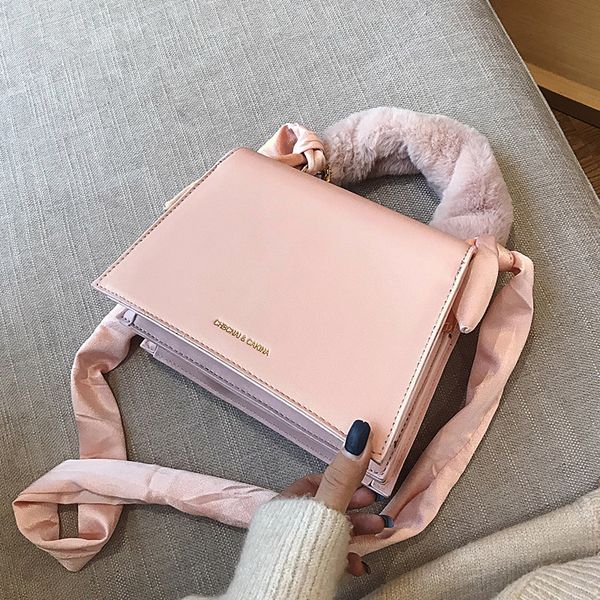 

winter , women fashion bags,2019 new style korean women's messenger bag, fashionable plush hand-held small square bag