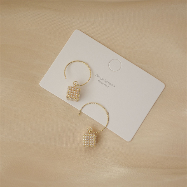 

2020 new arrival korean pearls vintage geometric hoop earrings for women elegant gold color drop earring fashion party jewelry, Golden;silver