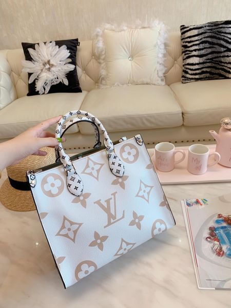 

2019 year new hip hop temperament uperior quality coated real leather men handbag fa hion de igner briefca e bag