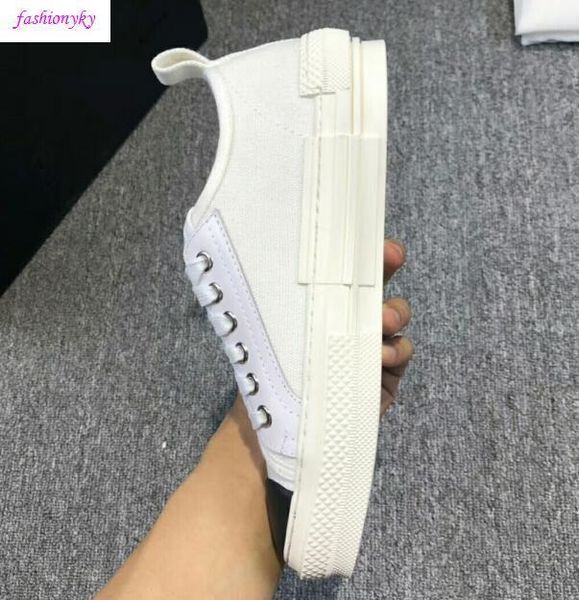 

classics b23 "single m classic as the main vision, in the way of large-area printing on the upper lovers size 40with box, Black