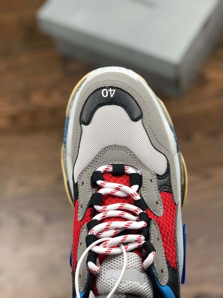 

the biggest highlight of the new air-cushioned sneakers for men and women is the "most beautiful daddy shoes", which is made of 36