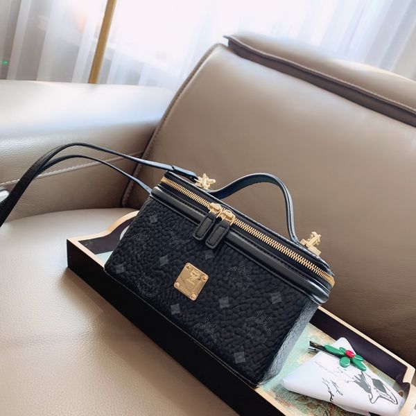 

дизайнеѬ комеиека коѬобка из нађѬалной кожи клаа лк ђмка box ђпеѬ пѬа
