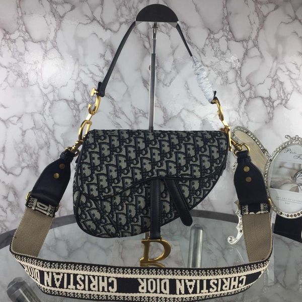 

2020 new handbag bag luxury shoulder bag metal hardware luxury fashion large capacity leather and canvas production fashion printing