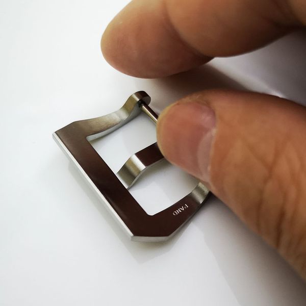 

22мм 24мм 26мм Высокого качества OEM серебристых Матовый PAND Винт Тан Пряжка для РАМ Резиновой кожи ремешка ремня