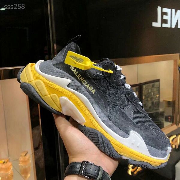 

2020 new fashion europe and america sneaker triple casual leisure shoes for men's women beige black sports shoe size 35-45