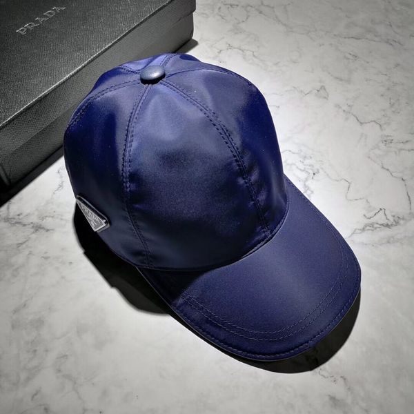 

Baseball cap with dust bag Unusual quality, details are also important Leather cap nails Iron badge pattern
