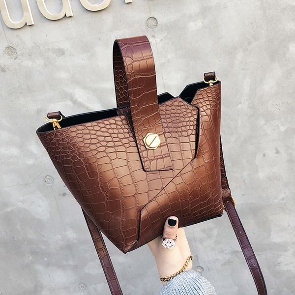 

bag woman 2019 new retro handpack mother water barrel bag single shoulder satchel