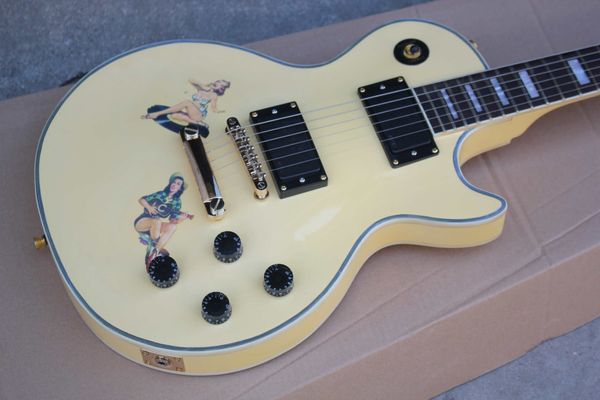 Pistolas de sexo personalizadas Steve Jones Creme Antique Amarelo Guitarra de Guitarra Gold Hardware, adesivos Retro Girls, Pérola Split Diamond Headstock Logo