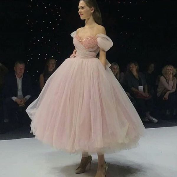 

Pink Tulle Off the Shoulder Prom Dress Elegant Ankle Length Ball Gown Formal Dress Pearls Puffy Bow Princess Evening Party Gowns