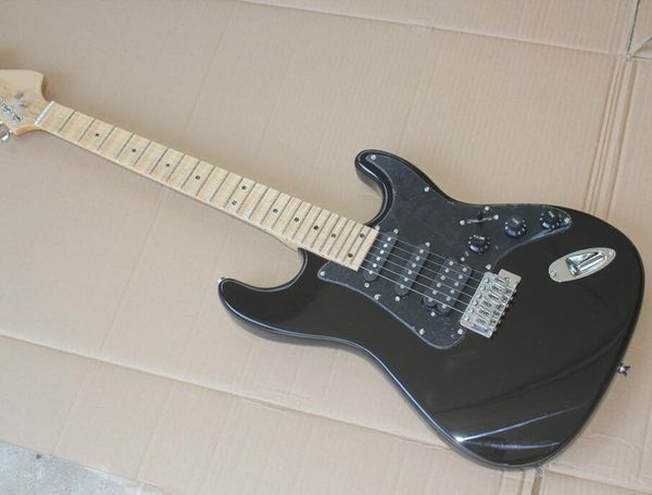 

Фабрика черная электрогитара с зубчатым кленовым вырезом, черный накладка, хроми