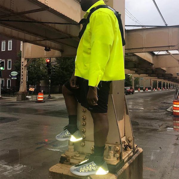 

New Kanye Basketball Shoes Quantum Luxury West Designer Sneakers V2 Fashion Sport Shoes 3M Reflective Trainers for Sports Outdoor