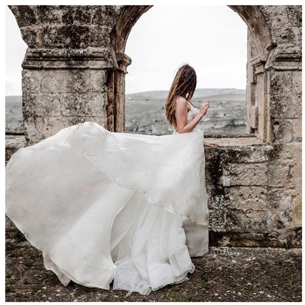 

country style lace wedding dresses bothmian lace appliques summer chiffon bridal gowns sweep train backless robe de mariÃ©e, White