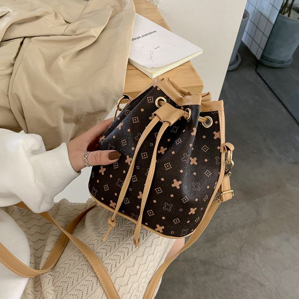 

crossbody bag vintage women tassel bucket bag for luxury handbags women shoulder bags designer girls drawstring messenger clutch