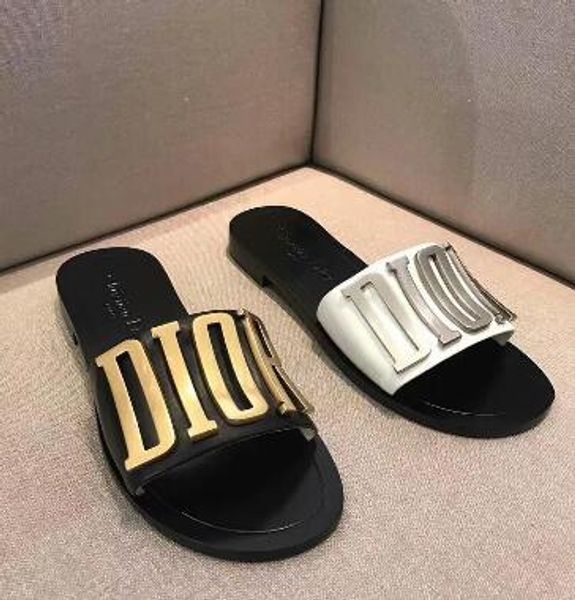 

Новые модные женские летние простые кожаные мягкие удобные сандалии на плоской п