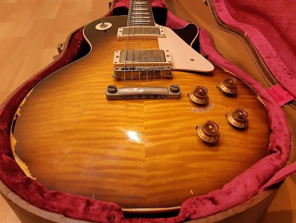 

custom shop 1959 joe perry / slash murphy aged signed faded tobacco burst relic electric guitar one piece body & neck, tune-o-matic bridge