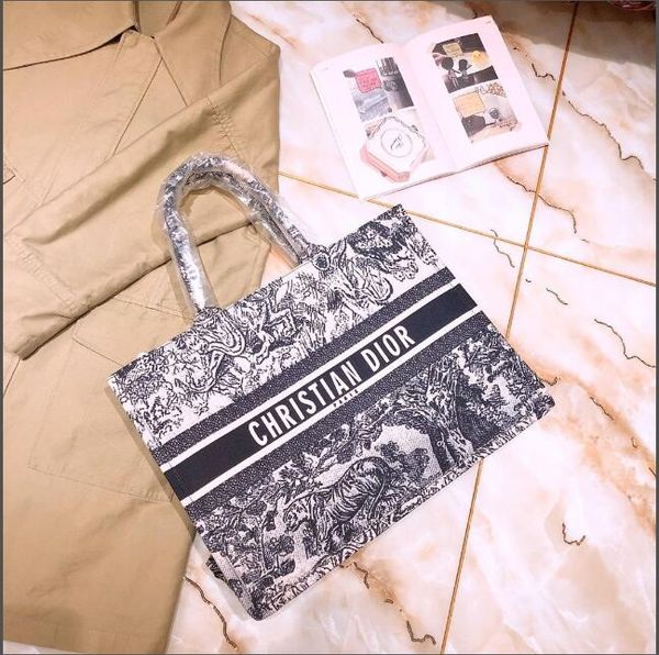 

Embroidery classic hot style fusion of a new generation of women's fashion and personality show female power bag whole body emb