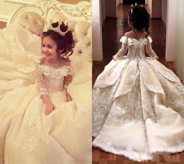 Abiti da spettacolo vintage con applicazioni in pizzo con maniche lunghe Abito da ballo Flower Girl Dress con spalle scoperte Sweep Train Kid Prima Comunione 272F