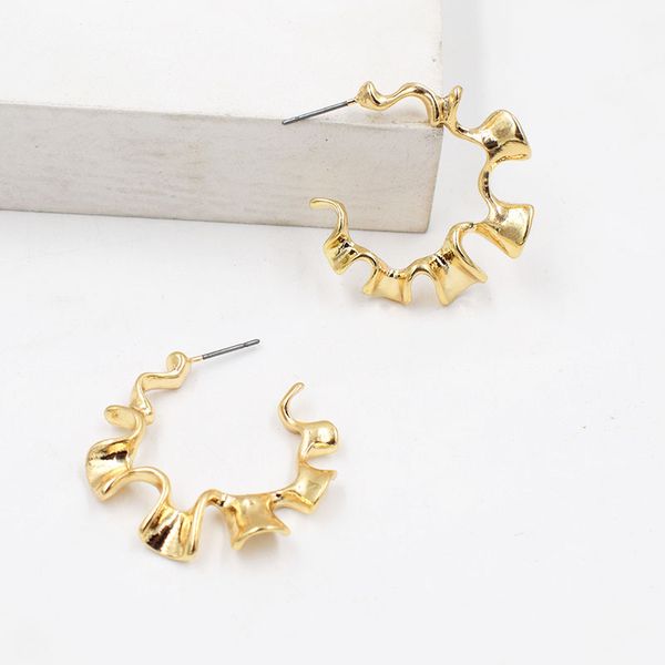 

2019 vintage fashion women statement jewelry gold silver color twisted metal hoop earrings for girls simple fashion women gifts, Golden;silver