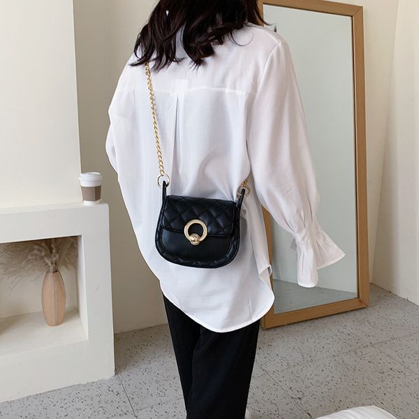 

2020 new women's shoulder bag semicircle saddle bag messenger korean version lingge chain handbag