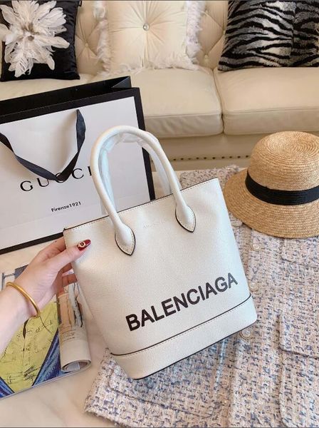 

2019 new women's handbag style bag type sweet fashion bag shoulder messenger bag, color error please cool solution