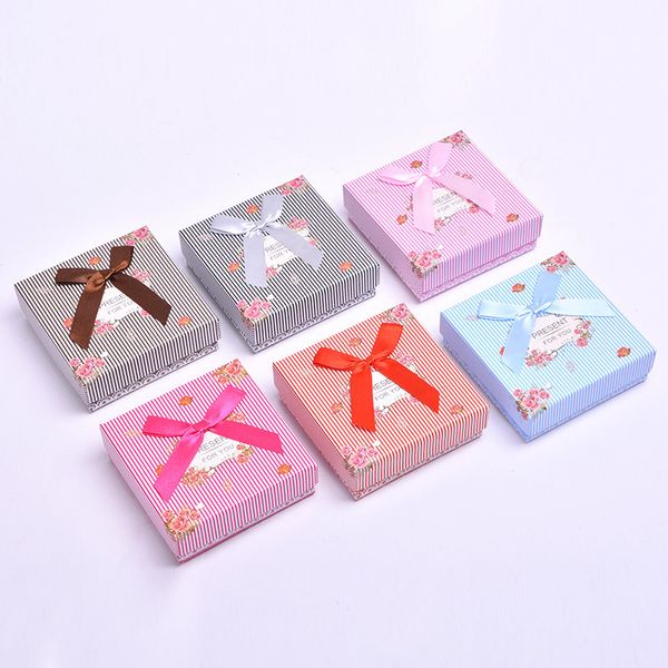 

[ddisplay]9*9*3cm white stripe jewelry packing box with bow festival gift necalace case pendant storage display lovers bracelet jewelry box, Black;white