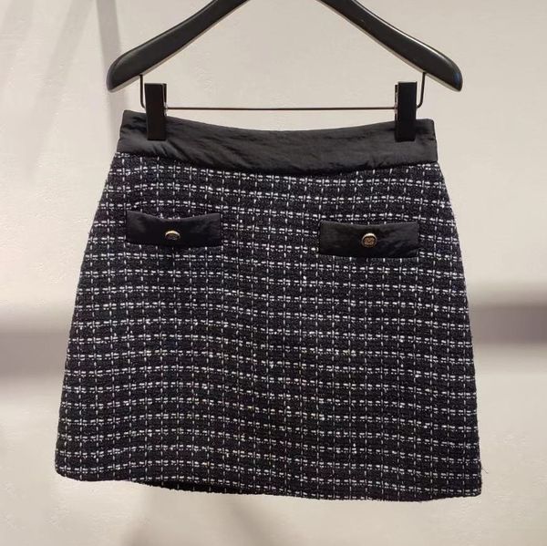 

2019 autumn / winter new tweed plaid button small fragrance style women's mini pleated skirt, Black