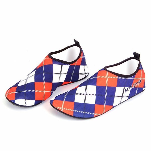 

2017 men slippers beach leather upstream shoes men water shoes swim skin shose barefoot 9282 beach shoes