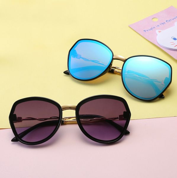 

2020 year new model sunglasses for kids 3-9 years girls sqaure uv400 eyewear beach cool sun glasses reflective lens, White;black