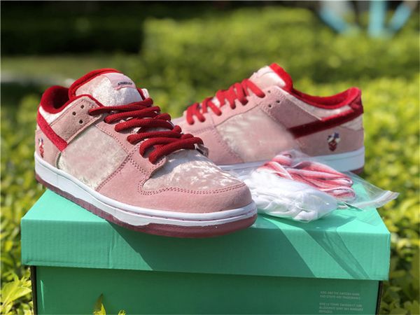 

authentic strangelove sb dunk low valentine's day running shoes men women bright melon gym red med soft pink sports sneakers ct2552-800