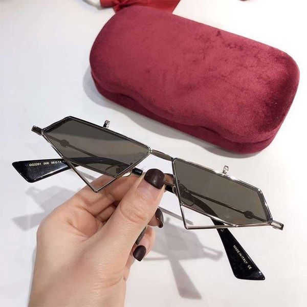 

2201 1 + 1 new fashion designer sunglasses and flat glasses men and women with the same triangle frame uv400 protective glasses 2201sa, White;black