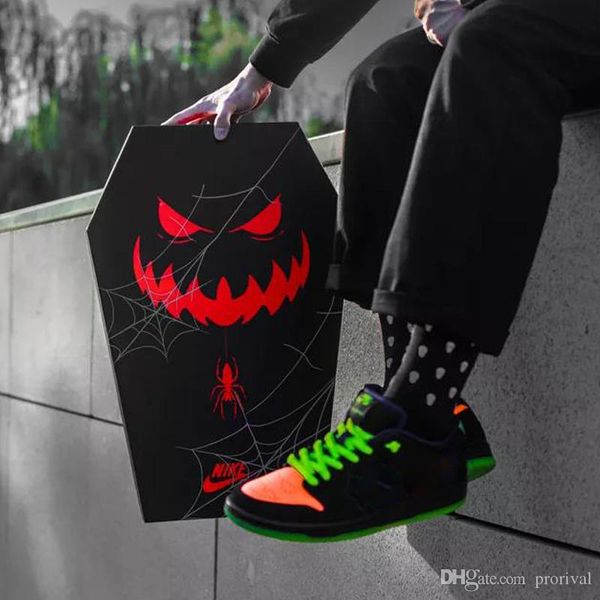 

2020 halloween running shoes men sb dunk low night of mischief black total orange court purple volt sports skateboard sneakers 36-45