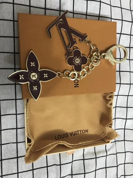 

louis vuitton keychain дизайнер брелок модный бренд брелок женщины сумка письмо 5 цвет брелок брелок ювелирные изделия подарок сувениры с ко, Silver