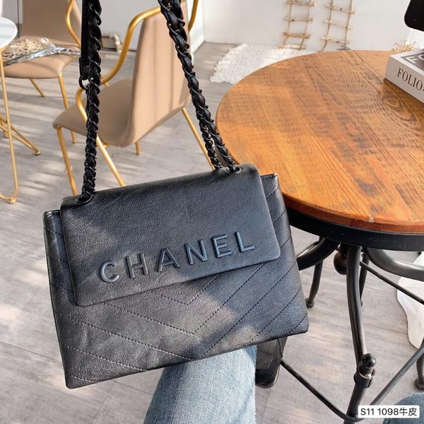 

2020 fashionable postman bag lady chain simple casual unique cool sense of large capacity size :35*26 cm