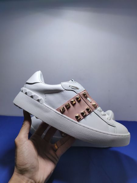 

new metal rivet plate shoes color matching low lace-up shoes men's and women's casual sports shoes, Black