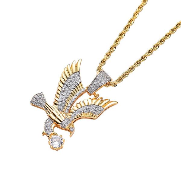 Collana con ciondolo a forma di aquila da caccia con zirconi cubici placcati in oro alla moda Collana con diamanti ghiacciati Hip Hop Rock Rapper Gioielli Regalo per uomo