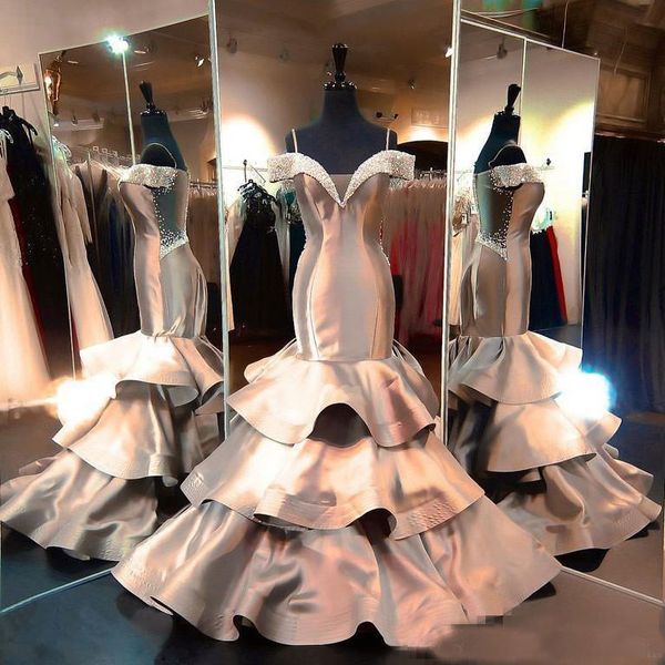 

Champagne 2019 Mermaid Prom Dresses Spaghetti Straps Floor Length Tiered Evening Dresses Abendkleider Formal Party Gowns